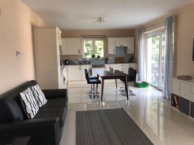 Velden View Ferienwohnung Mit Grosser Sonnenterrasse Und See- Und Karawankenblick Velden am Wörthersee Esterno foto