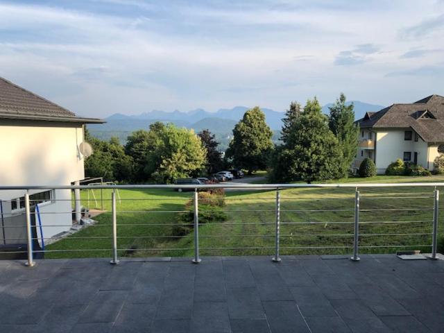Velden View Ferienwohnung Mit Grosser Sonnenterrasse Und See- Und Karawankenblick Velden am Wörthersee Esterno foto